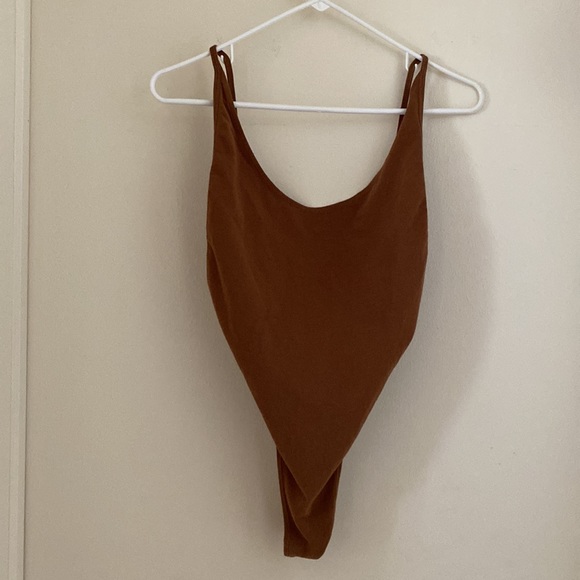 American Apparel Body Scollato Maniche Corte In Cotone E Spandex - Il Must Have Sexy Per Ogni Guardaroba
